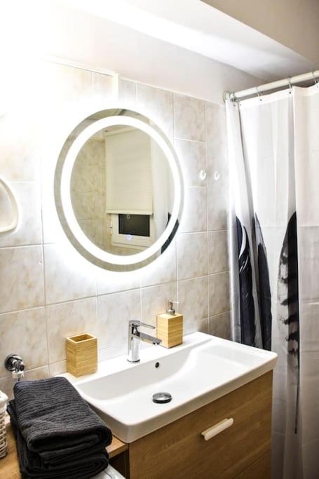 Newly Renovated-City Center Apartment Athen Exterior foto