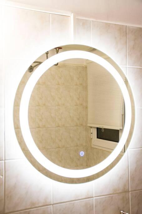 Newly Renovated-City Center Apartment Athen Exterior foto